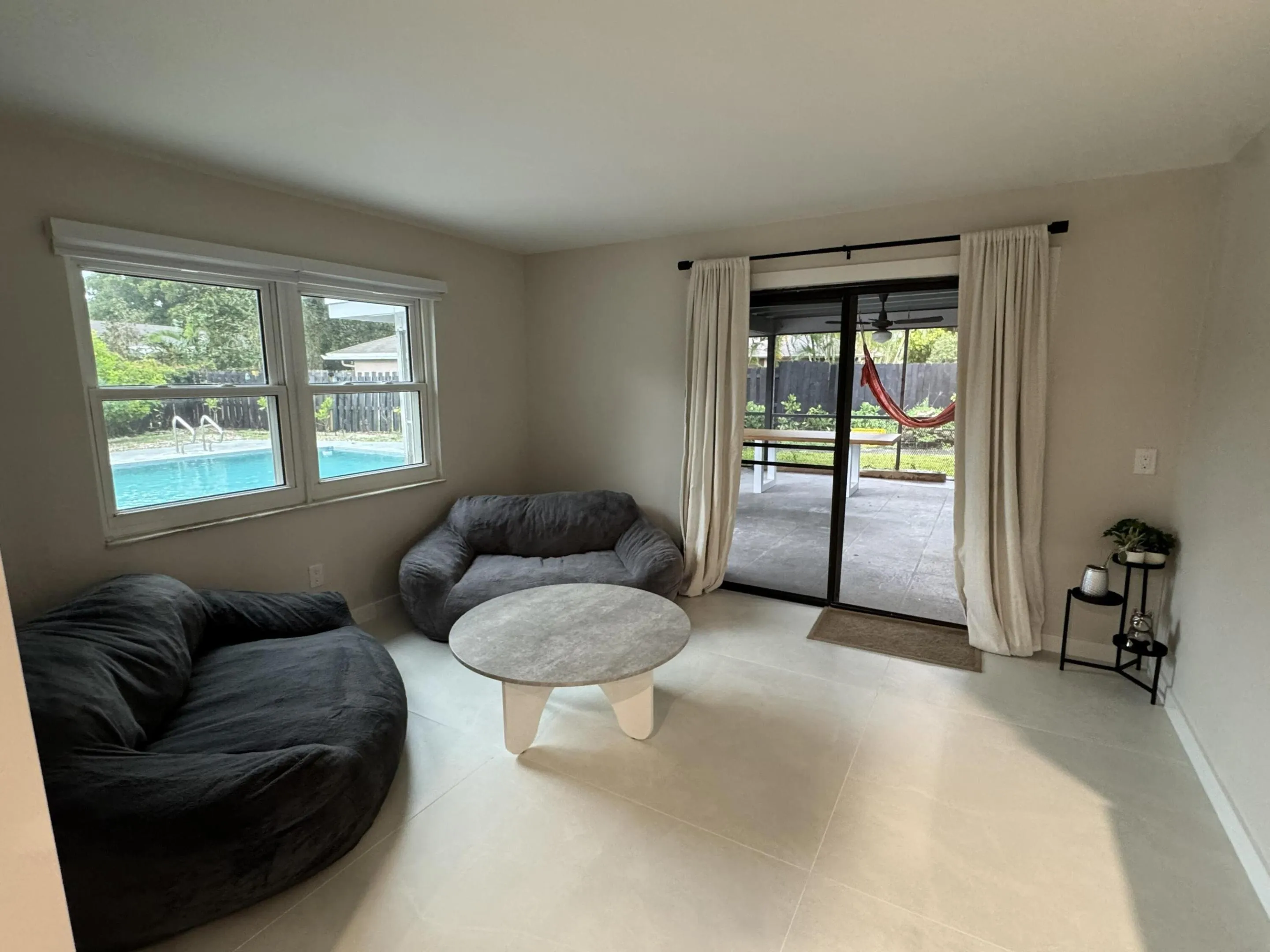 Lounge area view2