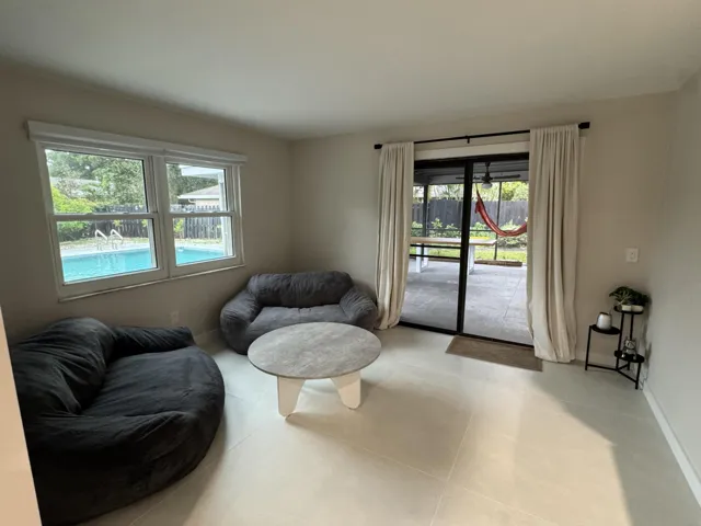 Lounge area view2
