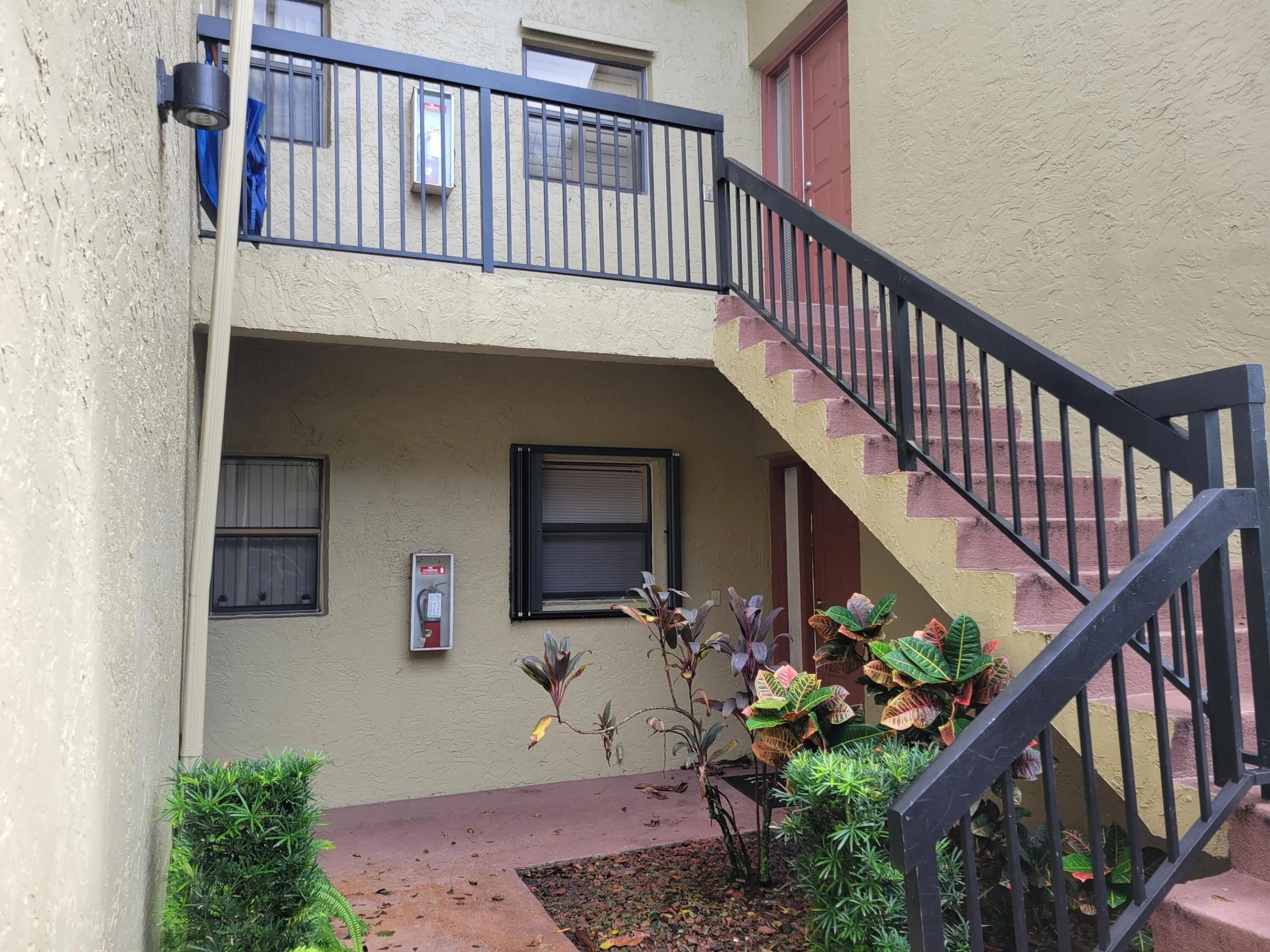 2539 NW 49th Ter 703, Gabriela Guimaraes