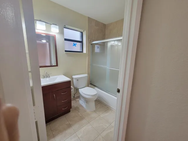 2539 NW 49th Ter 703, Gabriela Guimaraes