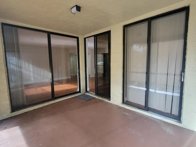 2539 NW 49th Ter 703, Gabriela Guimaraes