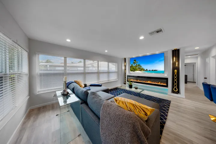 700 NE 16th Ct-Fort Lauderdal-Bianca-2