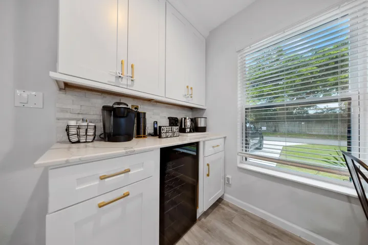 700 NE 16th Ct-Fort Lauderdal-Bianca-5