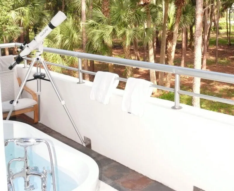 Spa bath tub on the Queens Suite balcony.