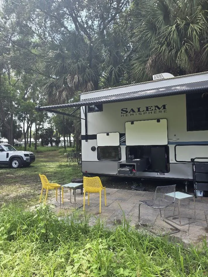 RV: 20 feet awning over paved area. Outside TV plus kitchen / cooking