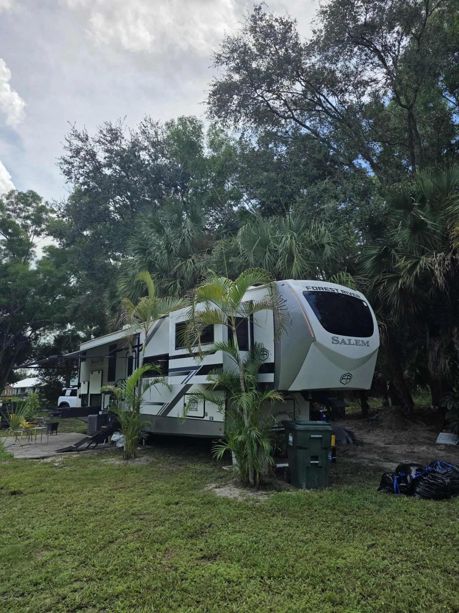 RV: Secluded location among the palm trees