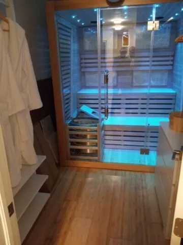 Sauna in the Royal en suite