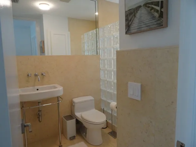 Queens Suite bathroom