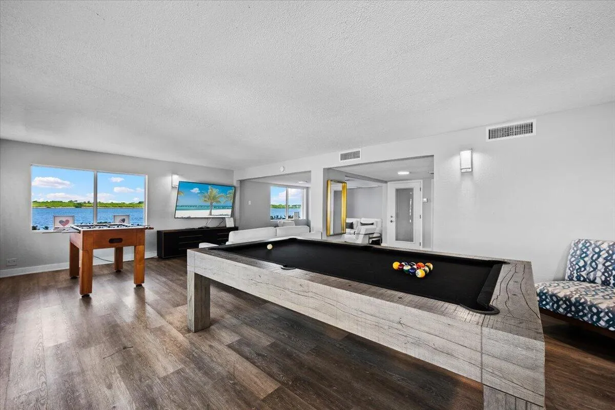 RESIDENTS LOUNGE/ GAME ROOM