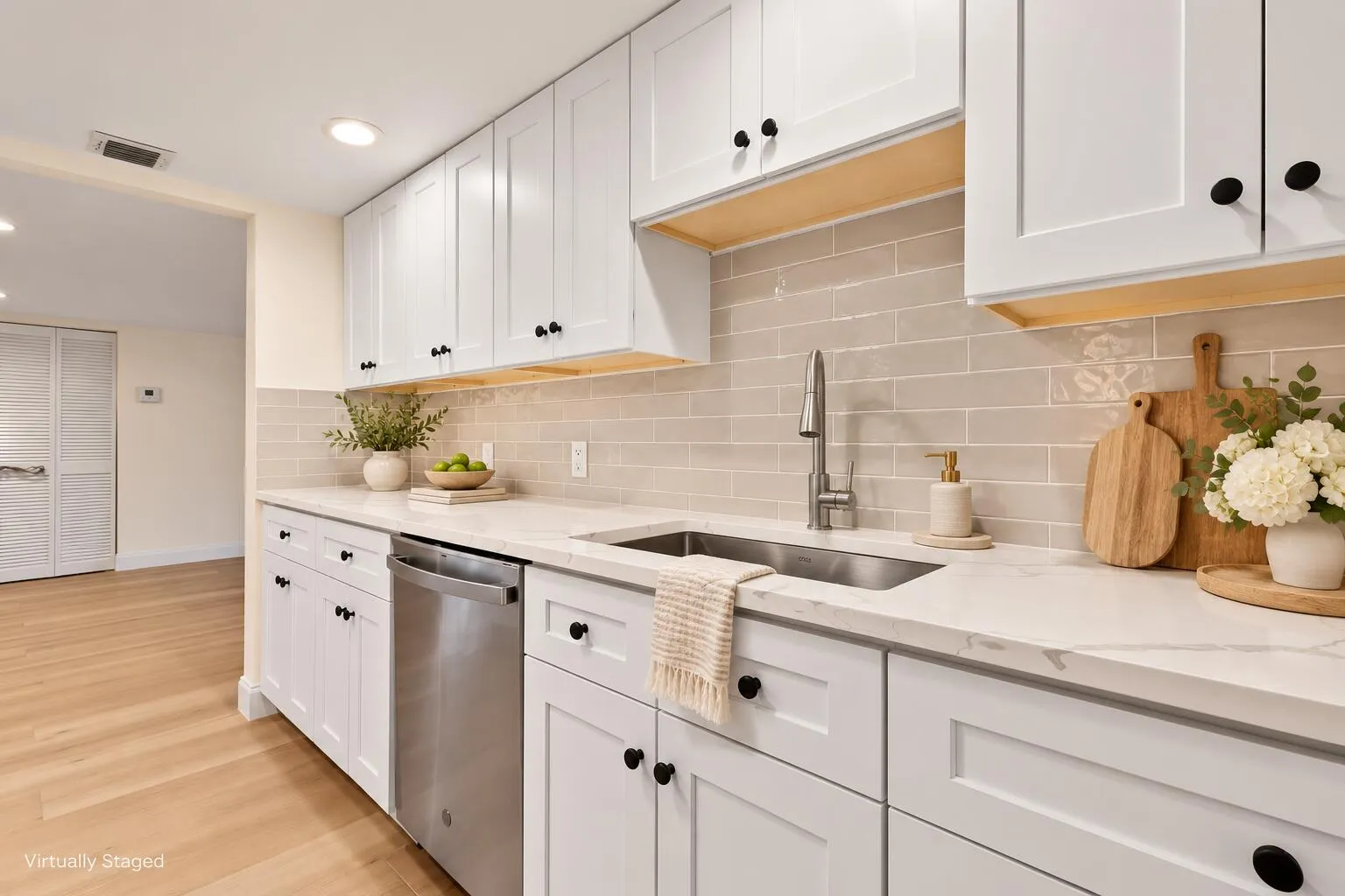 KITCHEN STAGED