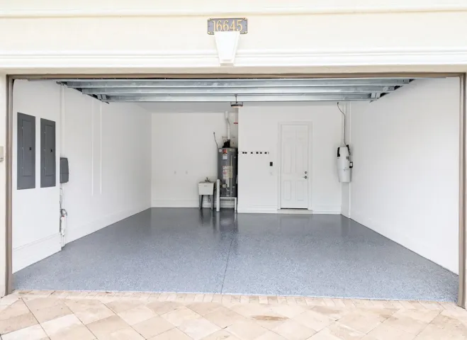 32. Garage