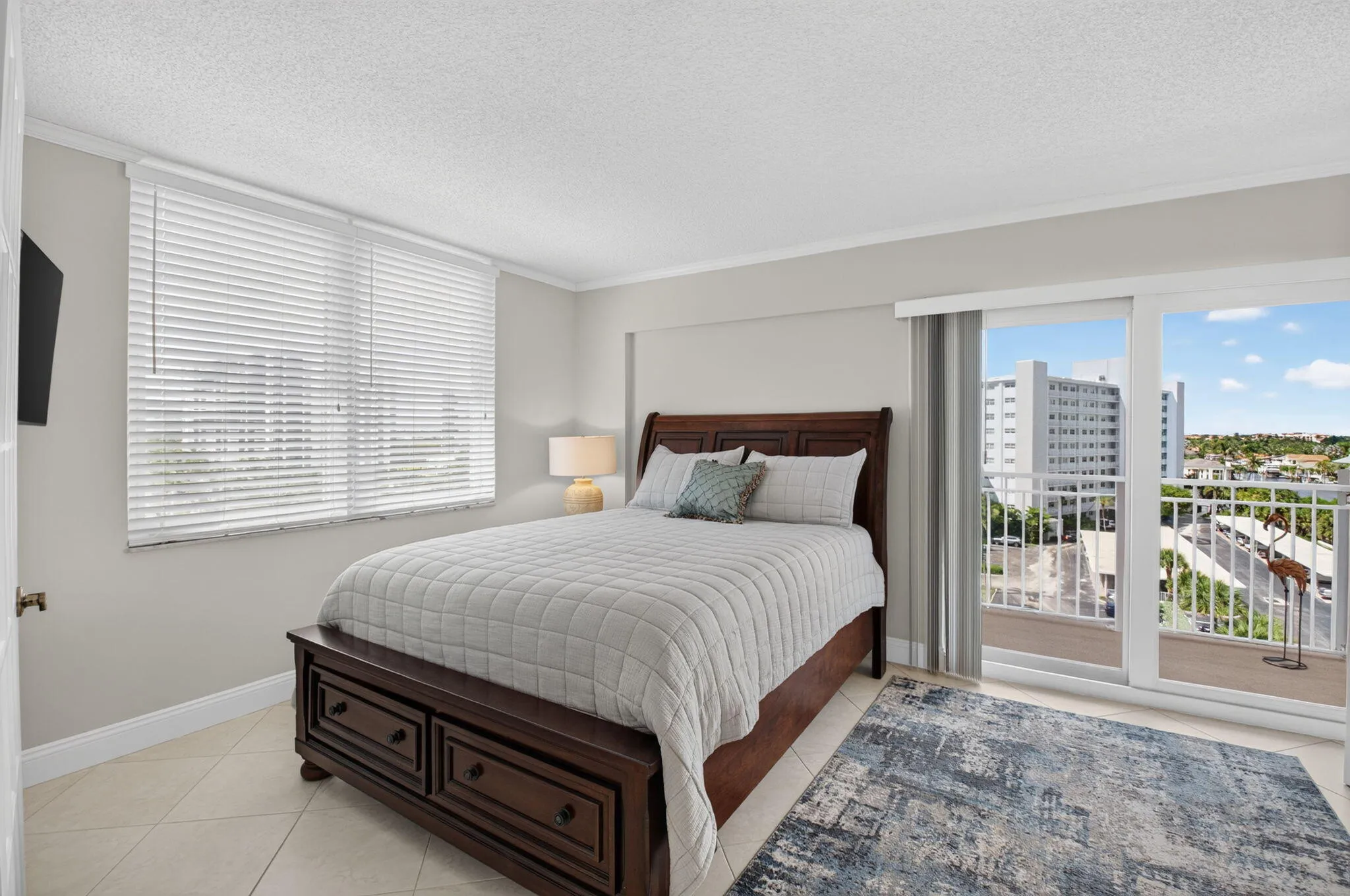 2nd bedroom has it's own balcony