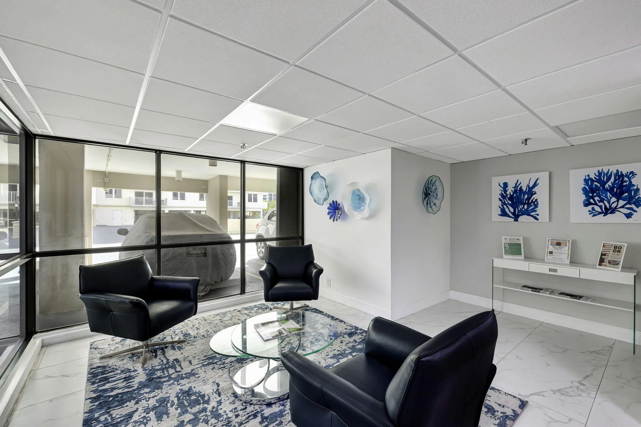 Floor-to-ceiling windows, with integrated lighting, ceramic tile flooring in the lobby