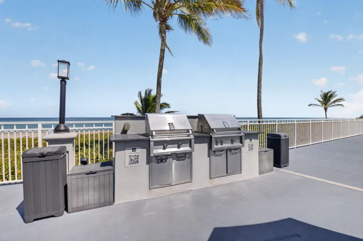 It's BBQ time, poolside!