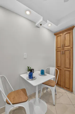 Charming eat in kitchen features a full pantry, how convenient!