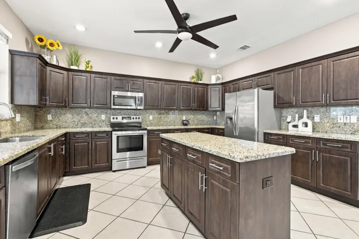 17-Property Photo 017