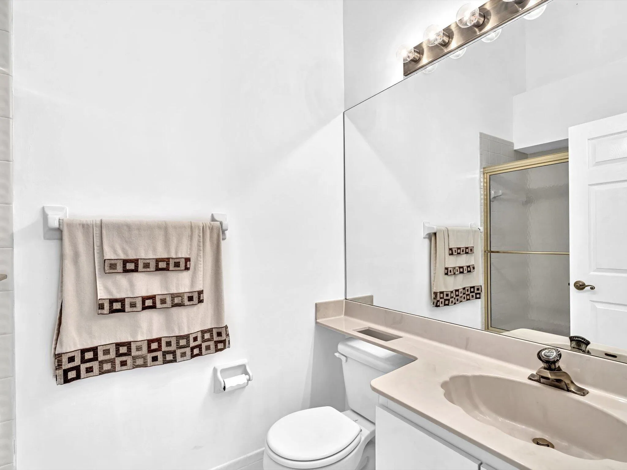 Guest bath 2