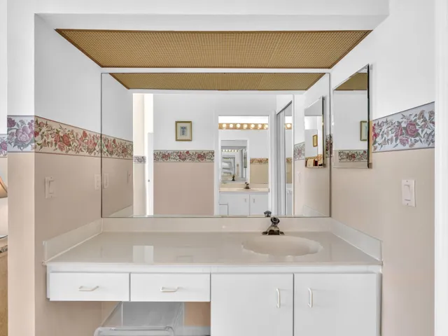 primary dressing area