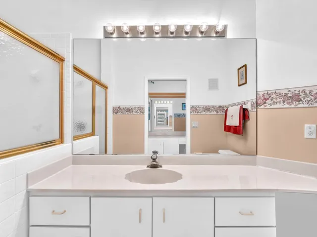 prim bath dress area