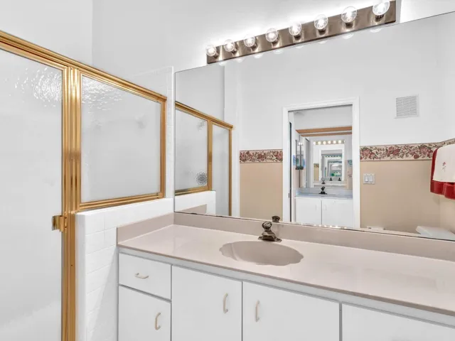 primary bath w: shower