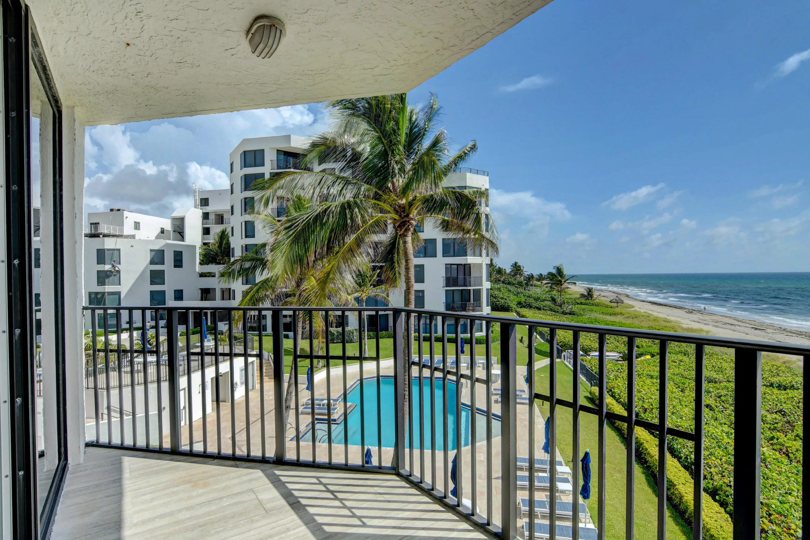 Balcony Ocean & Pool View