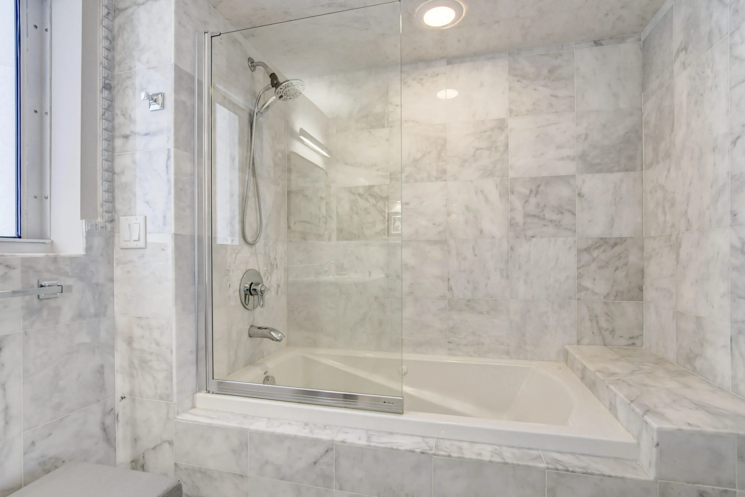 Combined Shower/Tub