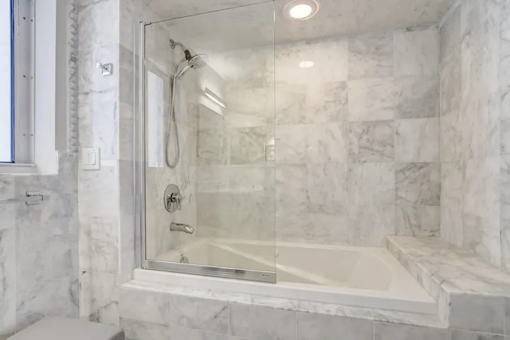Combined Shower/Tub