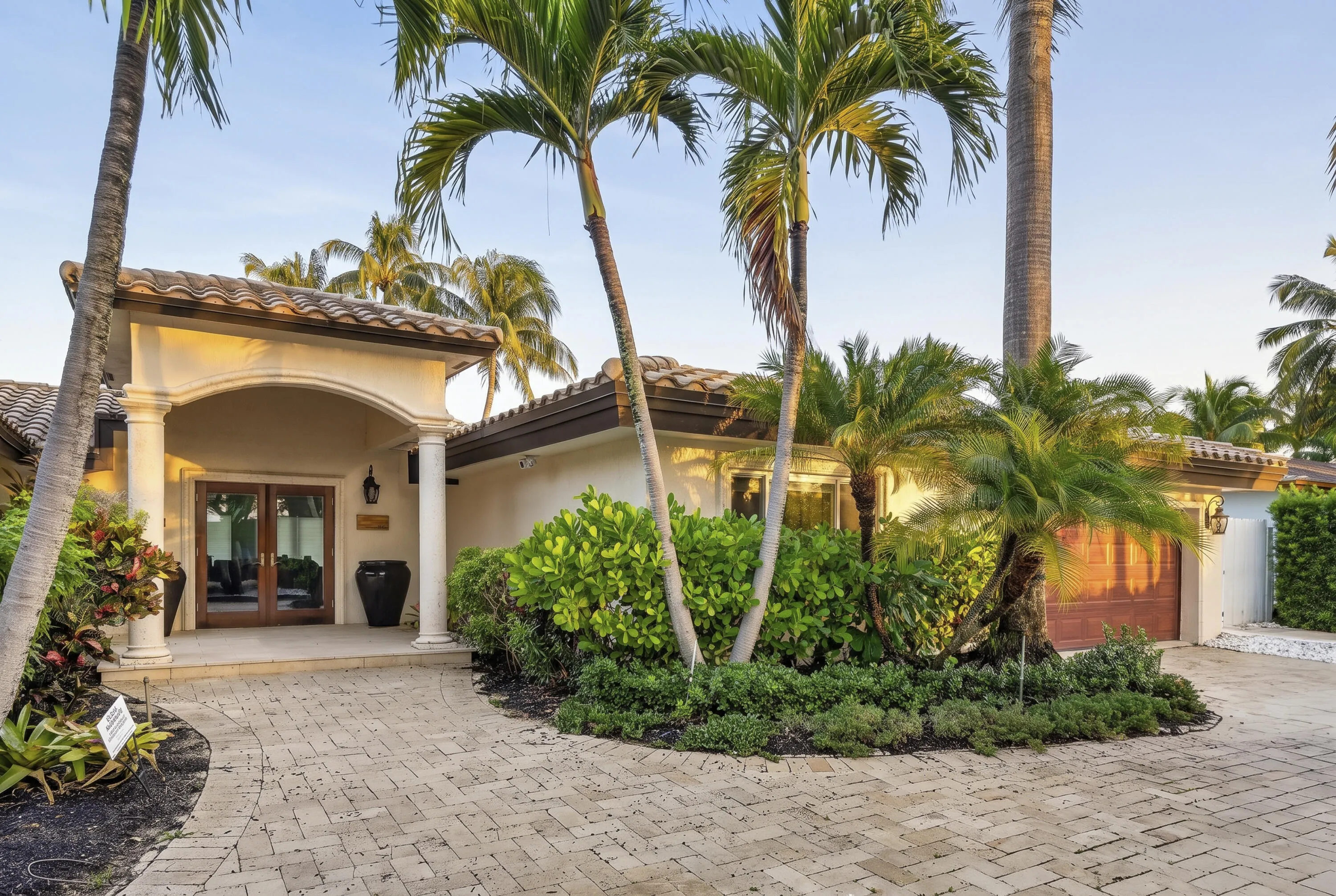 329 Isle of Capri Drive. Fort Lauderdale