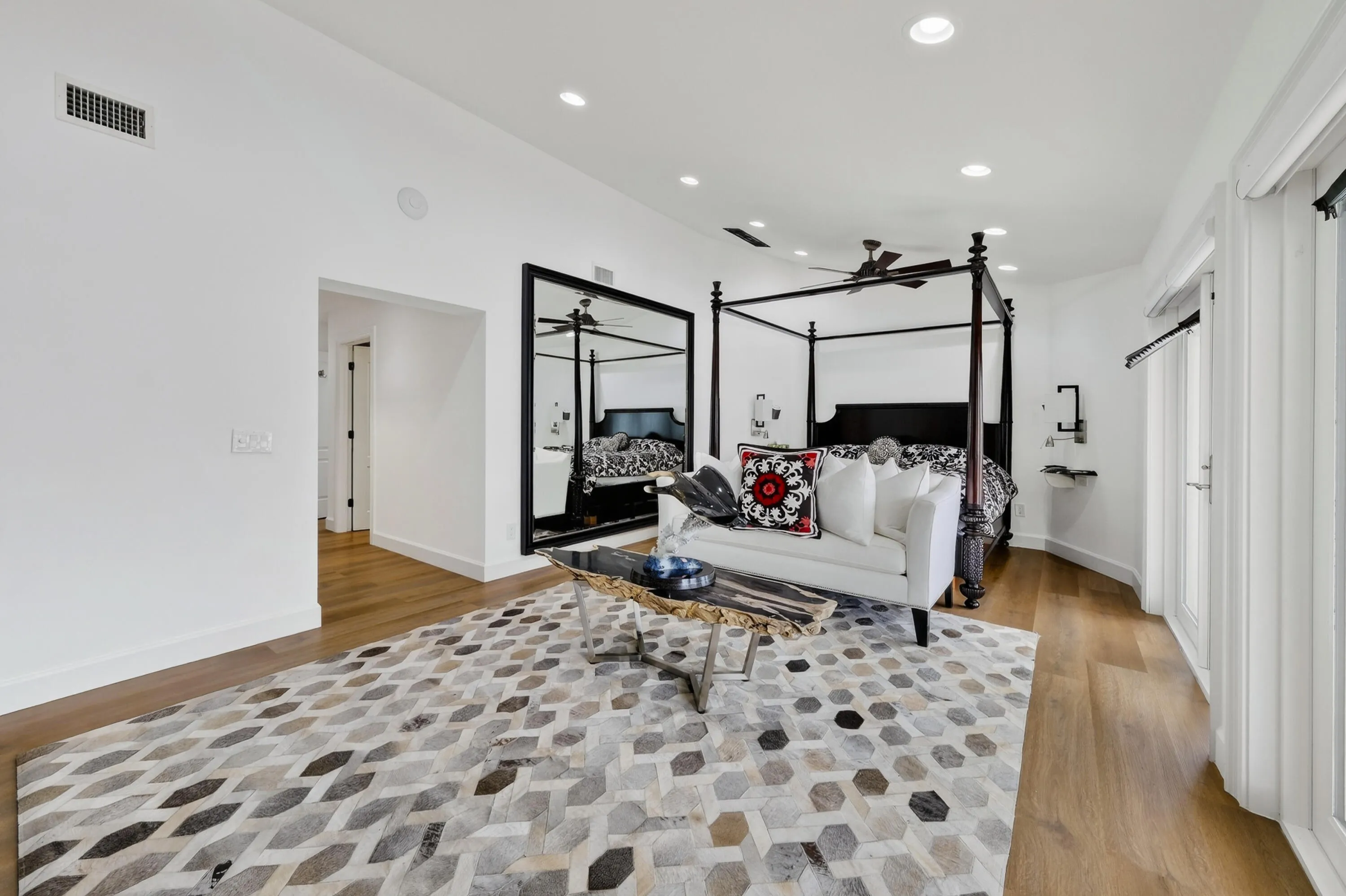 329 Isle of Capri Drive. Fort Lauderdale