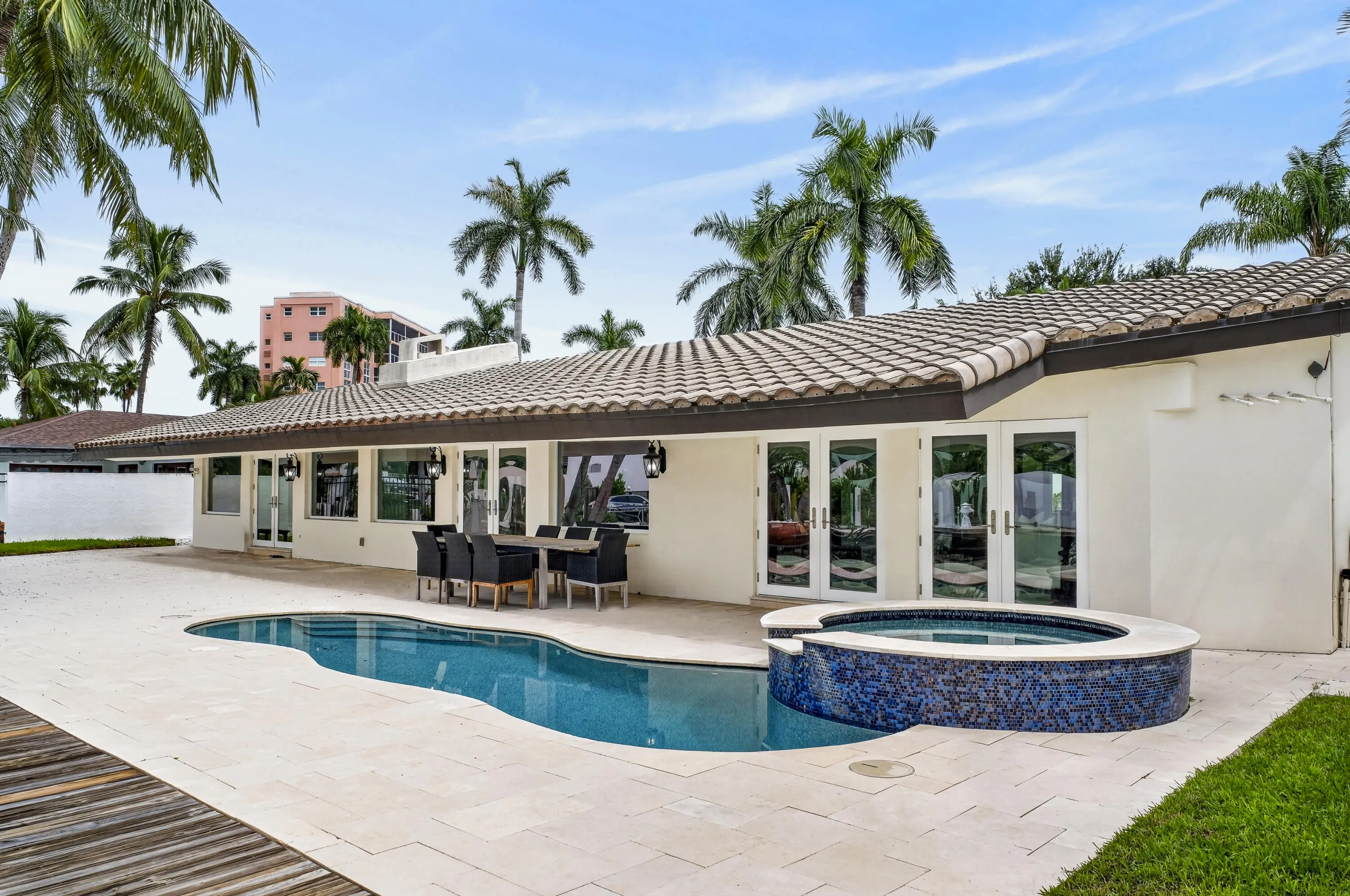 329 Isle of Capri Drive. Fort Lauderdale