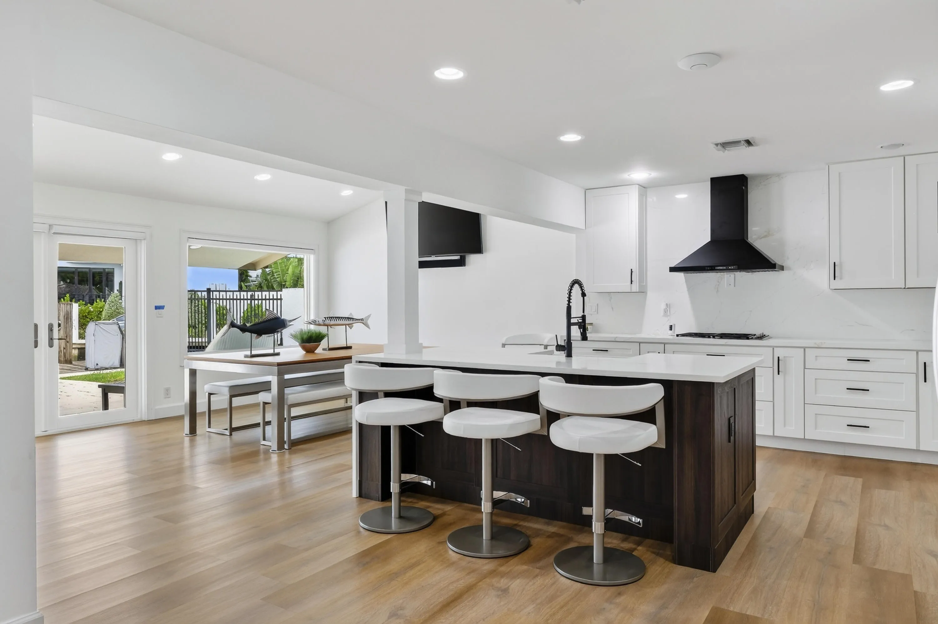 329 Isle of Capri Drive. Fort Lauderdale
