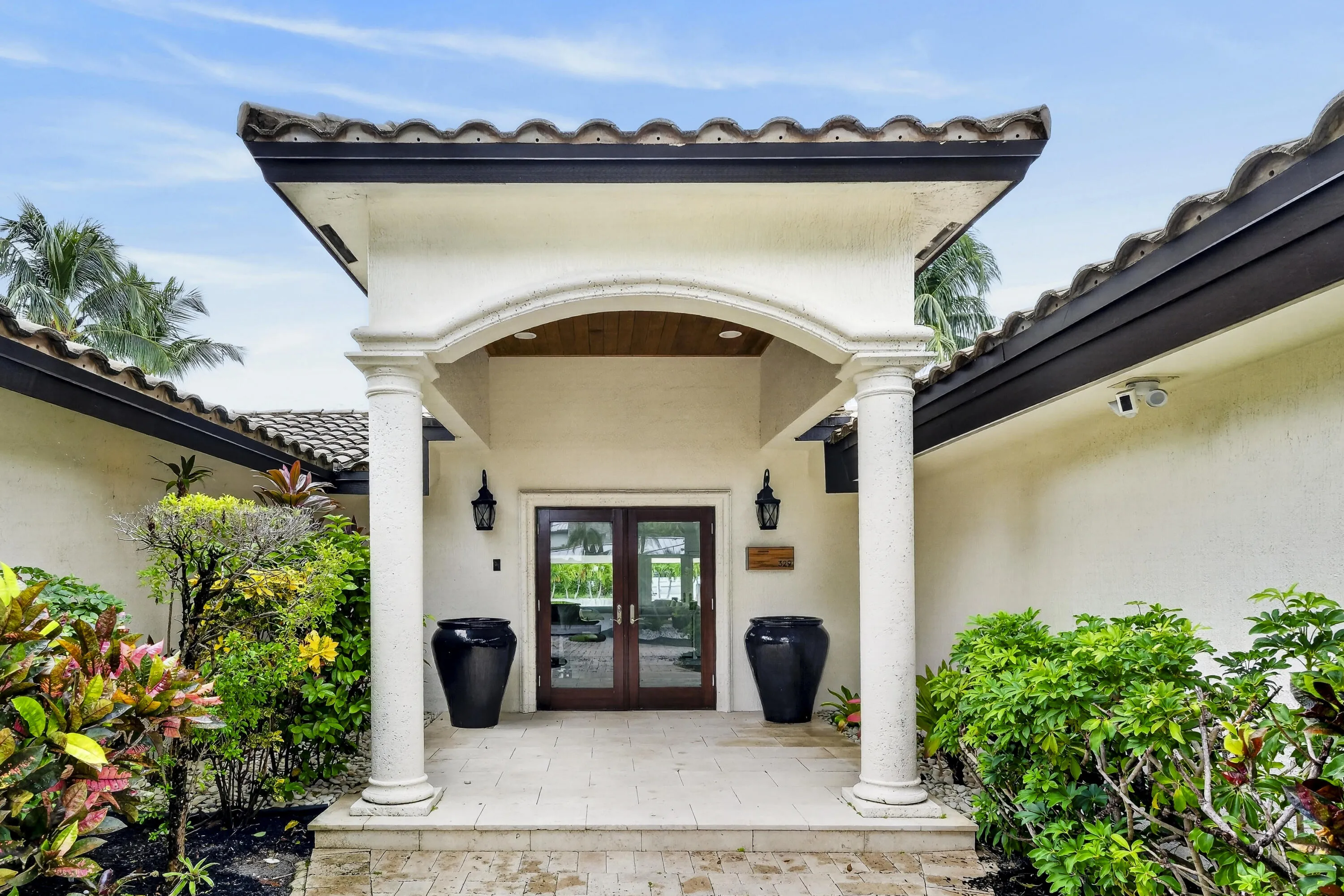 329 Isle of Capri Drive. Fort Lauderdale