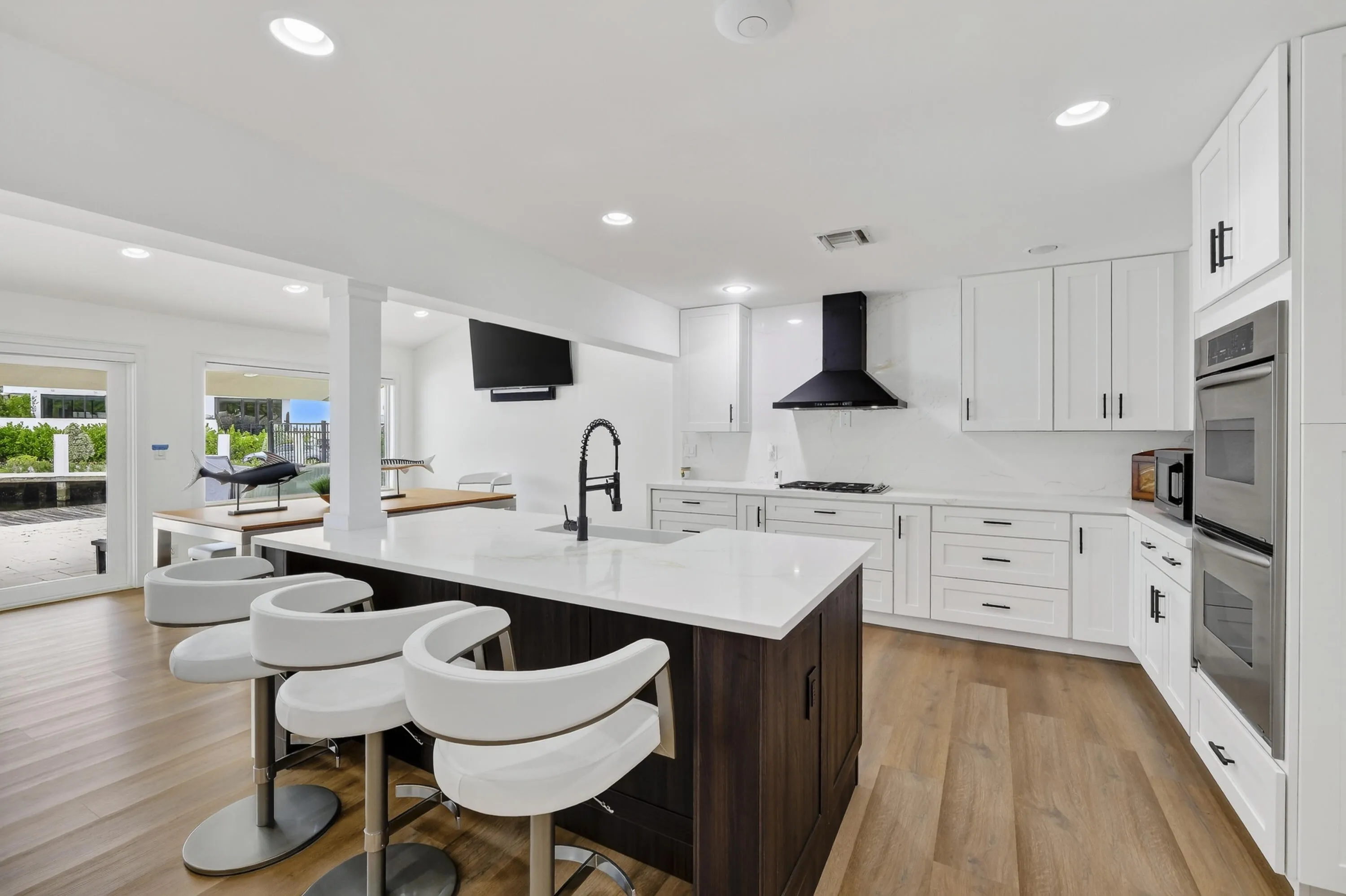 329 Isle of Capri Drive. Fort Lauderdale