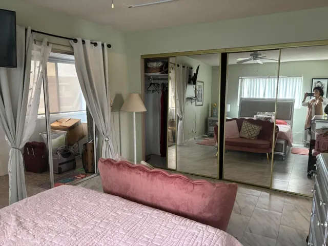 BEDROOM MIRRORED CLOSETD