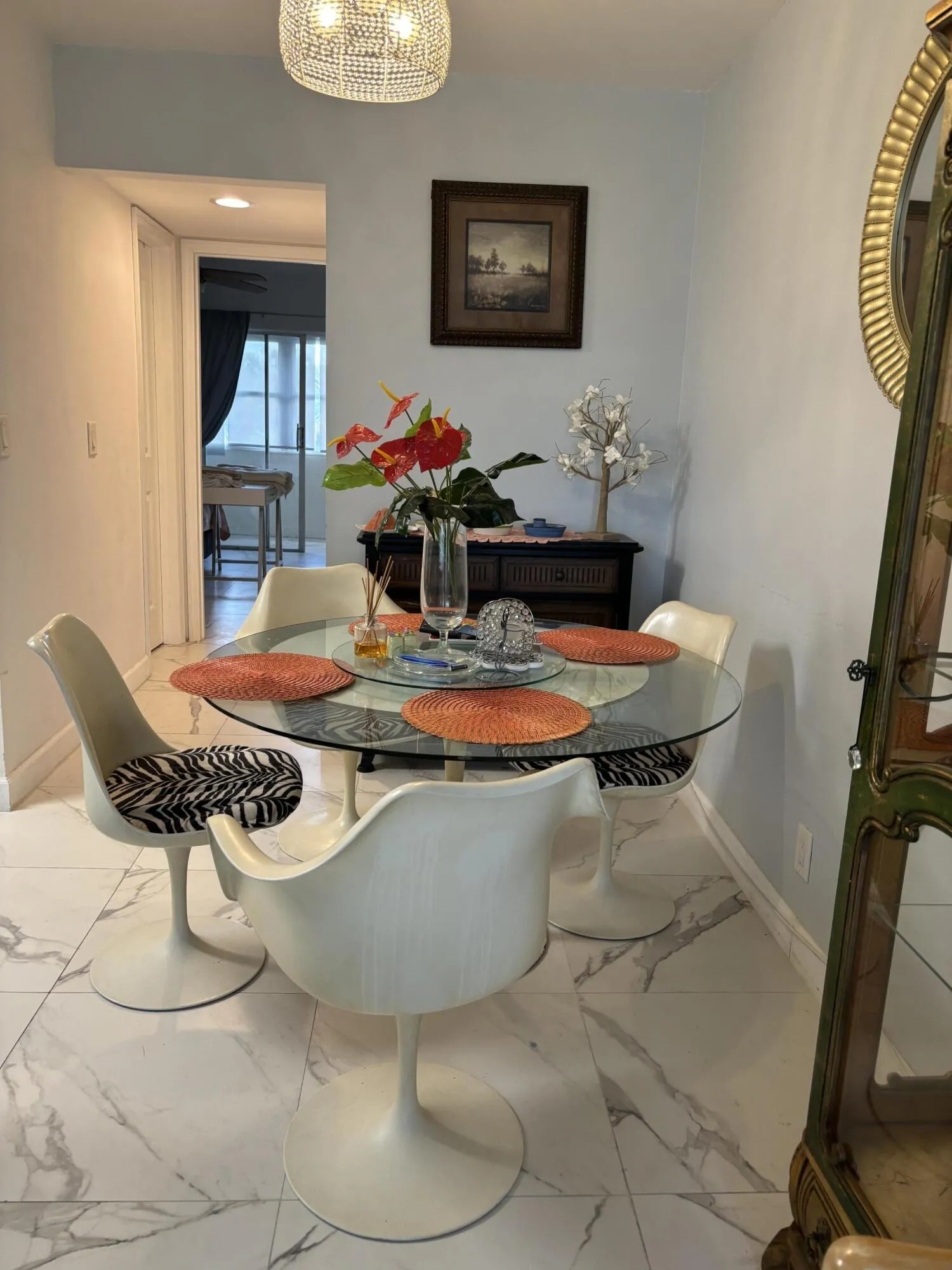 DINING AREA.