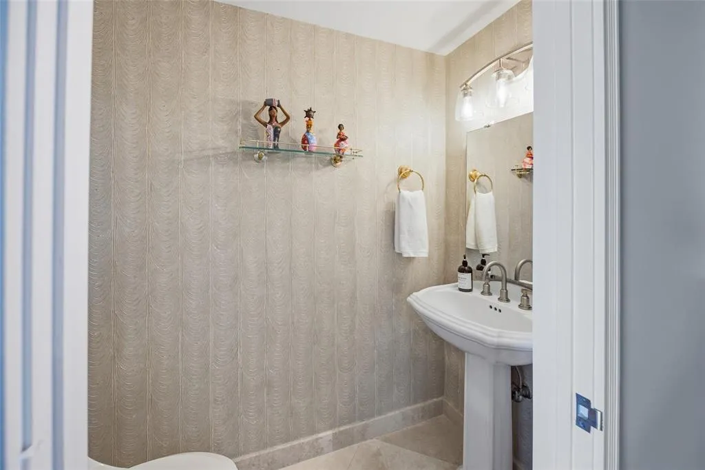 powder room