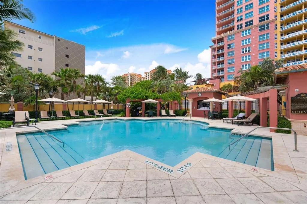 pool east