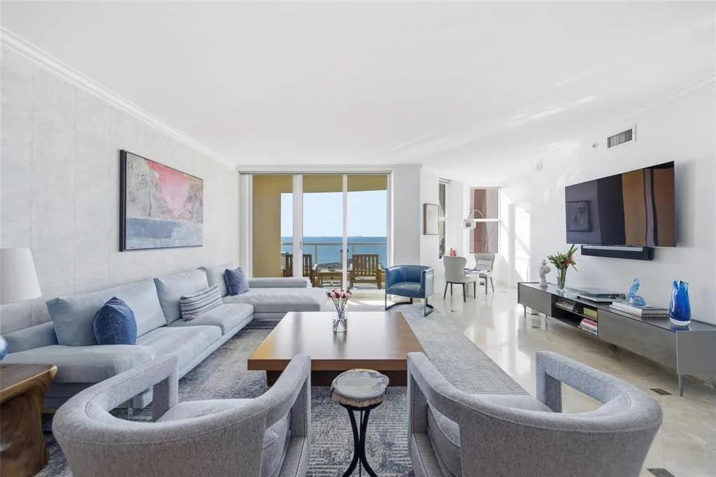 living with ocean straight