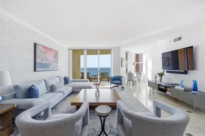 living with ocean straight