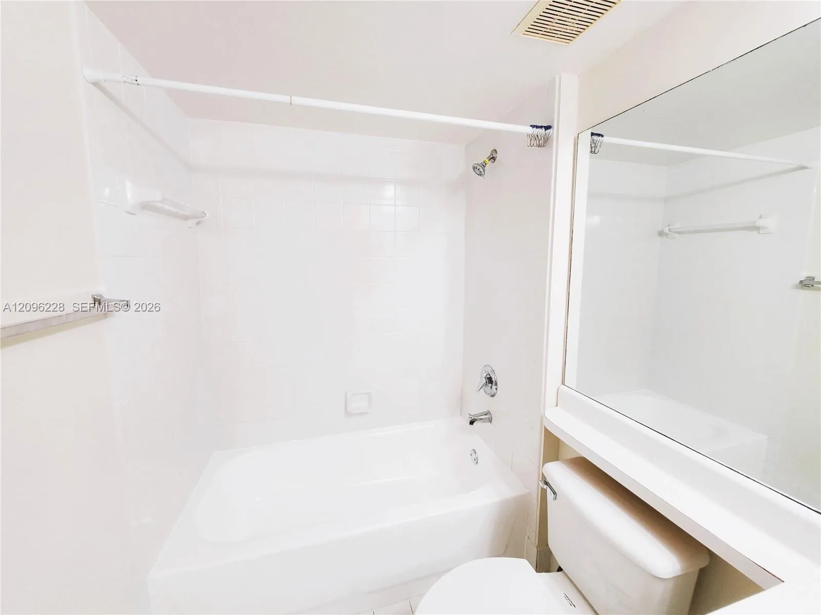 2nd Bathroom Shower/Bathtub