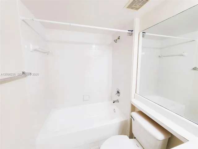 2nd Bathroom Shower/Bathtub