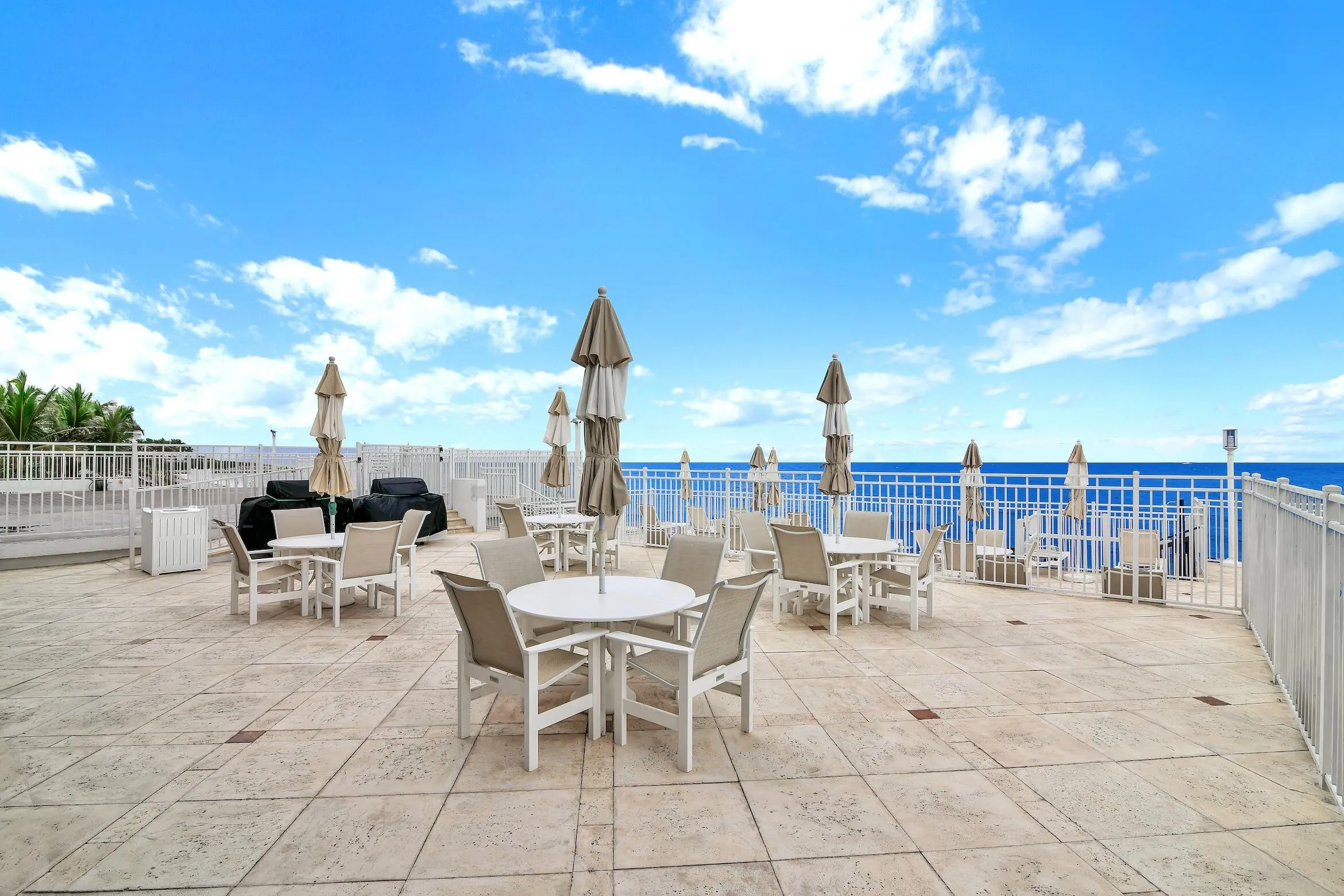 Swimming pool Deck