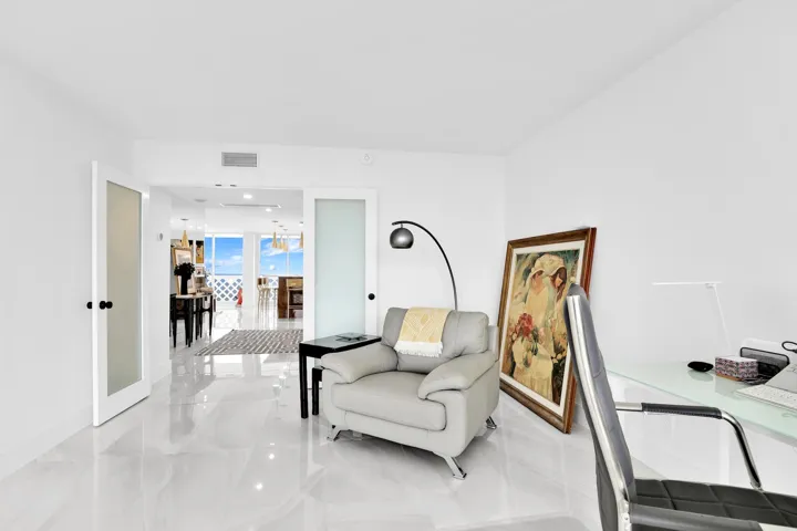 Third bedroom / Office