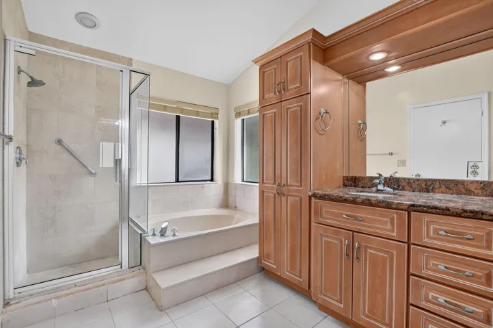 Separate shower & bathtub
