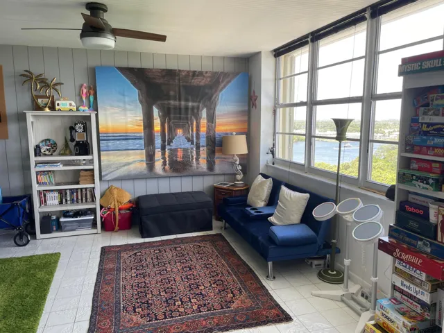 Walls with horizontal paneling