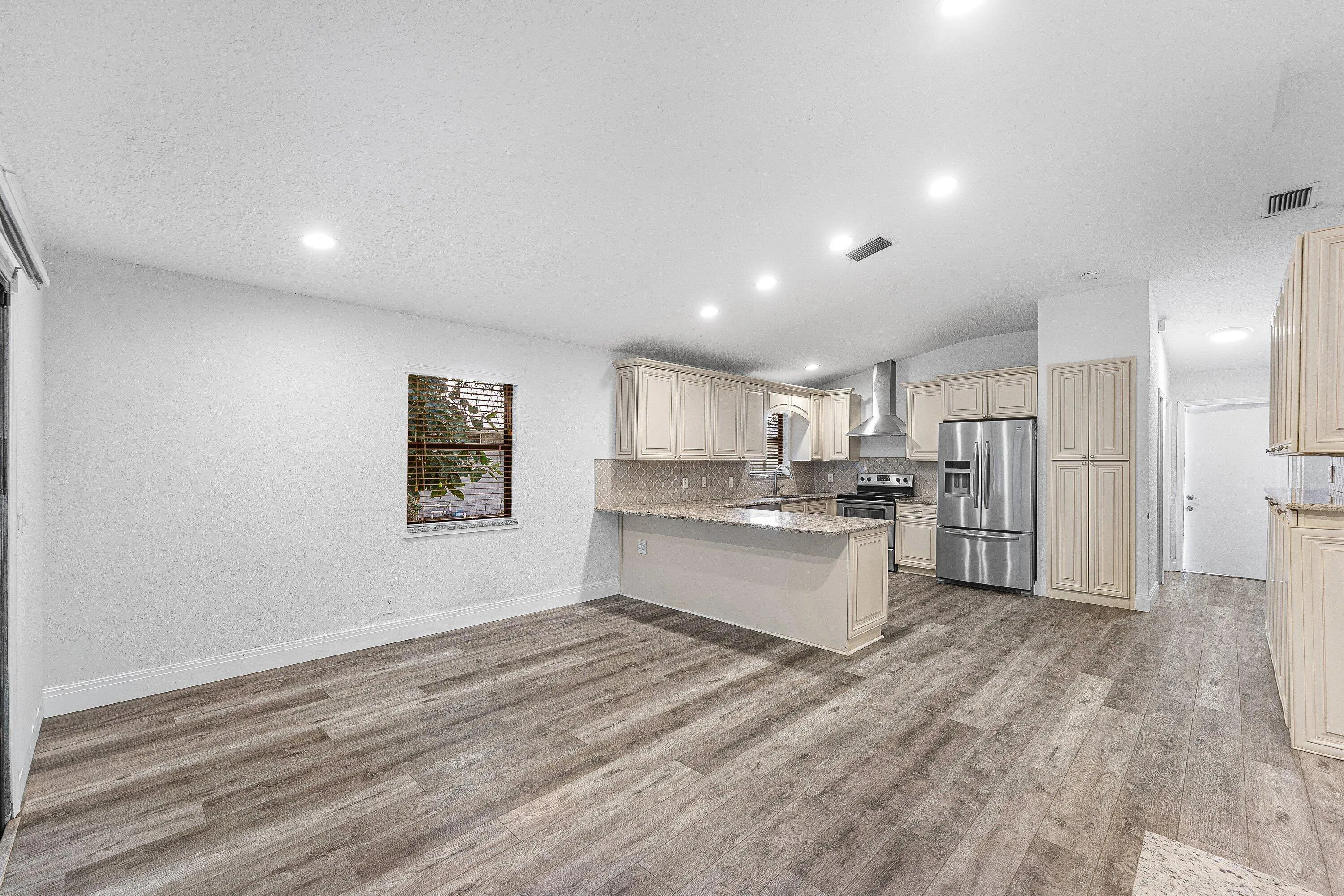 010-13853SheffieldStreet-Wellington-FL-3