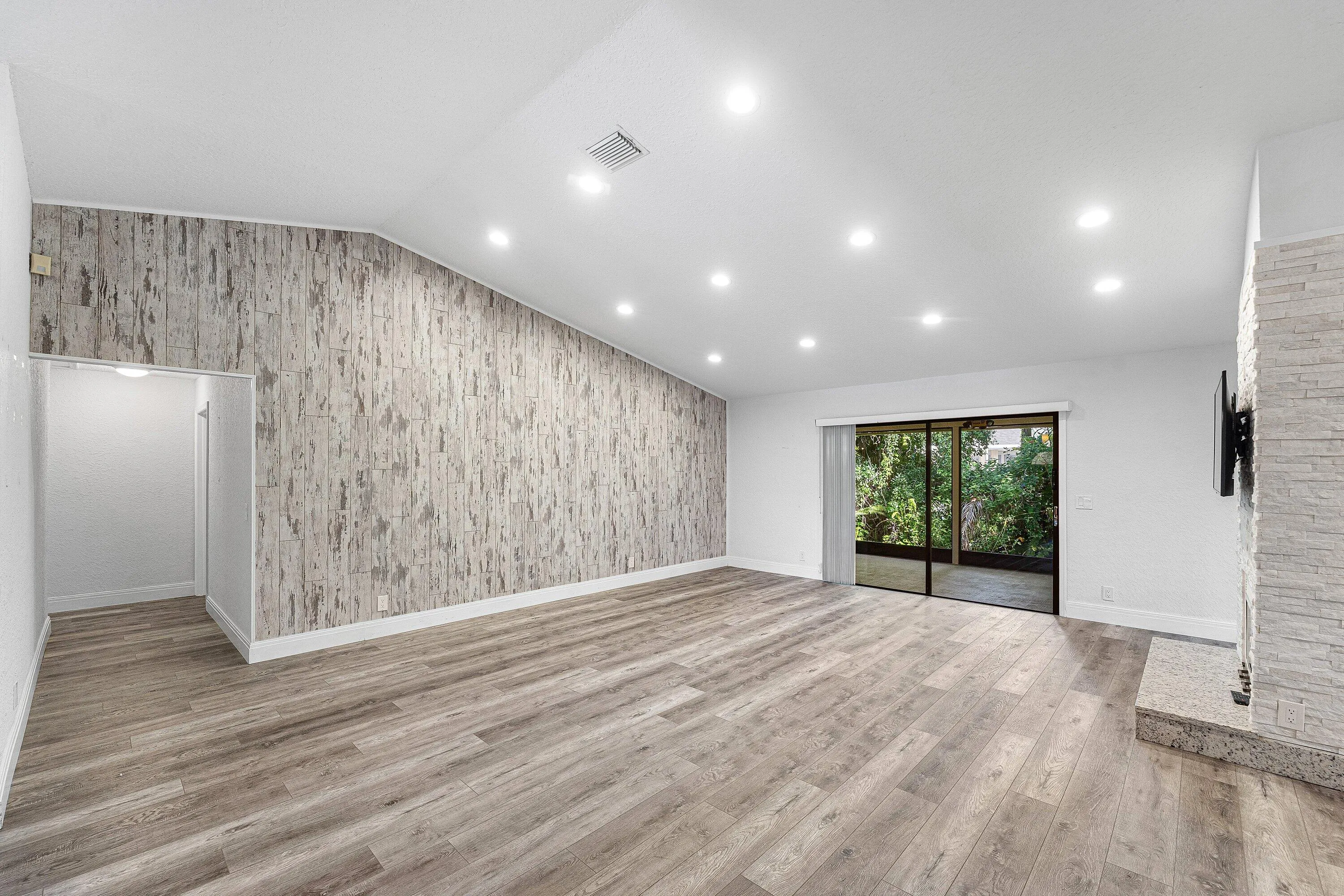 008-13853SheffieldStreet-Wellington-FL-3