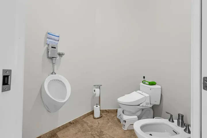 Touchless European Design Water Closet