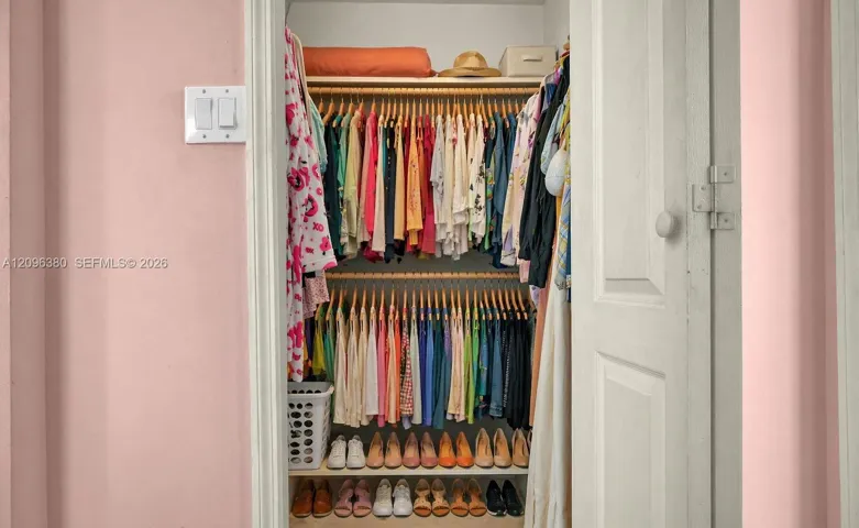 HIS/HER CLOSET PRIMARY ROOM