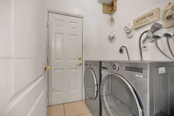 LAUNDRY ROOM